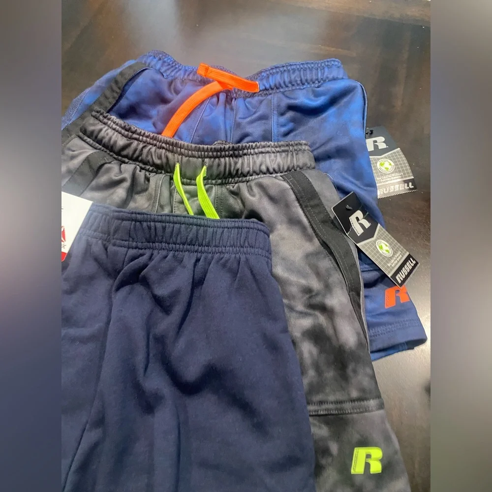 3-Piece Bundle Boy Shorts Size M(8)
Brand New with Tag
2 Russell size M(8) - Picture 7 of 10